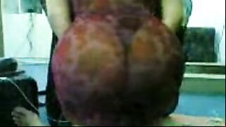 Lucky husband ires his Arab wife's immense booty and records it